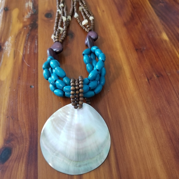 Beaded Necklace with Shell Pendant - Picture 7 of 9